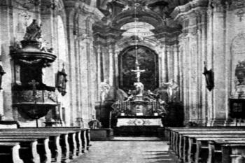 interiér kostela na počátku 20. století (© Antonín Podlaha: Posvátná místa království Českého; Díl 4., Vikariáty: Kolínský a Rokycanský, Dědictví sv. Jana Nepomuckého, Praha 1910)