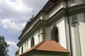loď kostela ( © Milan Caha 06/2008)