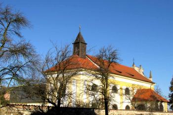 Klášter františkánů v Zásmukách ( © Pavel Vítek 02/2014)