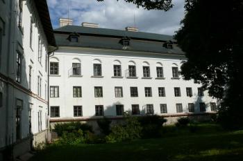 Západní průčelí (© Jiří Cukr, 08/2014)