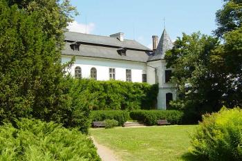 pohled z parku (© Petr Kovařík 07/2003)