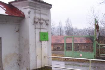 Kamenný most před vjezdem do hosp. areálu (© Michal Schuster, 01/2010)