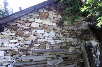 kamená chata Kamzík pod Zelenými kameny (© Zuzana Holasová, 08/2009)