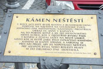 tabulka popisující historii místa ( © Milan Caha 01/2010)