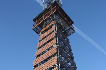 Rozhledna od jihozápadu ( © Ivan Grisa 03/2011)