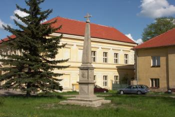 památník rekatolizace smečenského panství ( © Milan Caha 05/2008)