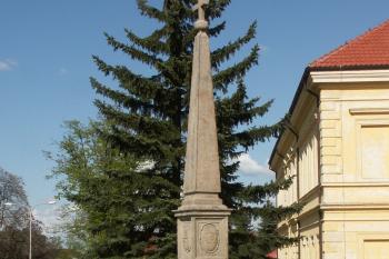 památník rekatolizace smečenského panství ( © Milan Caha 05/2008)
