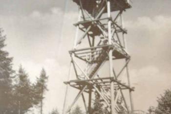 rozhledna na historické pohlednici (© anon, cca 1940)