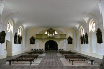 pohled z presbyterie do lodi kostela a na kůr ( © Jan P. Štěpánek 08/2012)