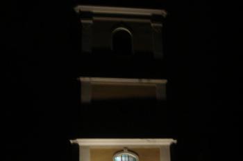 Noční pohled na kostel sv. Barbory od bývalého hřbitova (© Jaromír Schoffer, 01/2010)
