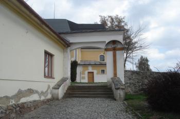 hlavní vstupní brána (© Jaromír Schoffer, 04/2010)