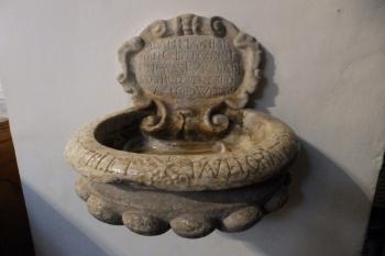 Kropenka se dedikací Adama Maximiliána Čisteckého, purkrabí Oveneckého 1680 (© Johannes Cladis, 01/2015)