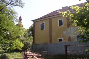 Pohled od rybníka (© Jan Šebek, 07/2008)