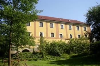 Pohled na zámek z parku (© Jan Šebek, 07/2008)