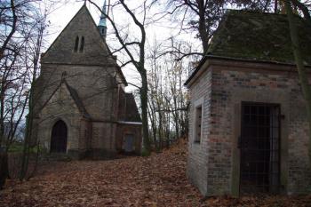 Kaple Bolestné Matky Marie a studánka (© Vladimír Lacena, 11/2009)