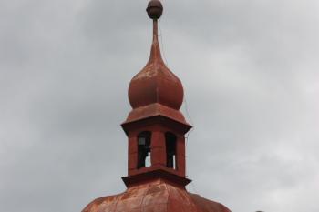 Horní část věže od jihozápadu ( © Ivan Grisa 07/2011)