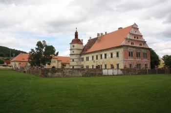 Zámecký areál z bývalého parku (od jihozápadu) ( © Ivan Grisa 07/2011)
