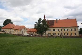 Zámecký areál od západu ( © Ivan Grisa 07/2011)