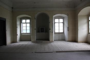 Dámská místnost v jihovýchodním koutě I. patra s domácí kaplí mezi okny ( © Ivan Grisa 07/2011)