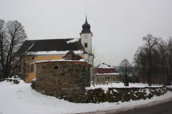 Kostel a márnice od severu ( © Ivan Grisa 01/2010)