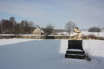 Bývalý hřbitov ( © Ivan Grisa 01/2010)