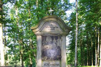 Křížová cesta u kaple sv.Anny (© Lenka Martinková, 07/2010)