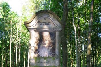 Křížová cesta u kaple sv.Anny (© Lenka Martinková, 07/2010)