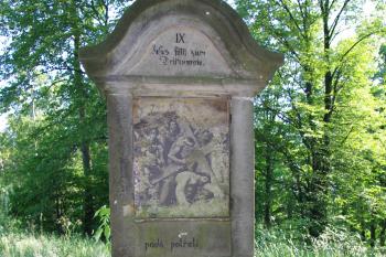 Křížová cesta u kaple sv.Anny (© Lenka Martinková, 07/2010)