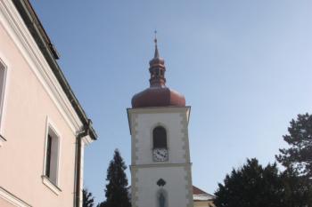 Kostel od západu, z uličky od Horního náměstí ( © Ivan Grisa 01/2010)