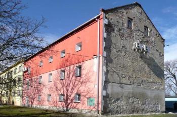 rekonstrukce zbylé budovy bývalého pivovaru (© Jan P. Štěpánek 03/2010)