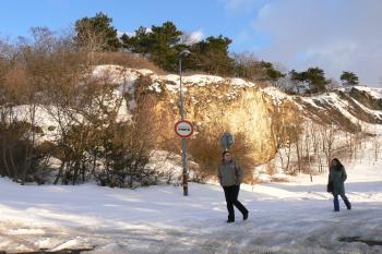 Část valu poškozená kamenolomem (© Prudký Martin, 01/2010)