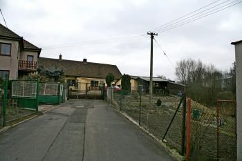 Pohled na tvrziště (© Petr Nožička 02/2013)