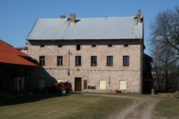 Budova tvrze ( © Petr Nožička 03/2012)