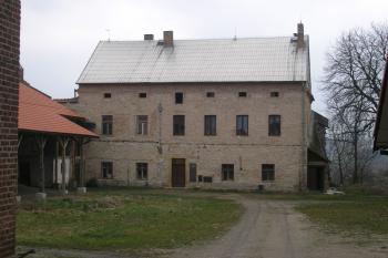 Pohled na budovu tvrze ( © Martin  Kabeláč 03/2007)