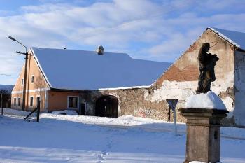 Bývalá tvrz v Čížkrajicích (© Jiří Cukr, 01/2010)