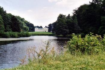 Pohled ze zámeckého parku (© Jiří Cukr, 07/2002)