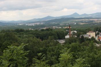 České středohoří od hrobské opěry mostu ( © Ivan Grisa 07/2010)