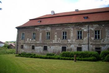 zadní zámek - pohled ze zahrady (© Petr Pospíšil, 06/2014)