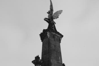 Pomník od jihozápadu ( © Ivan Grisa 02/2010)