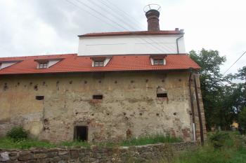 pivovarská budova od východu ( © Milan Caha 08/2008)