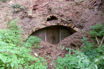 pivovarský sklep pod Hradištěm  ( © Milan Caha 08/2008)