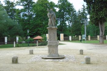 sloup se sochou sv. Bernarda (© Jaroslav Špiroch  08/2021)