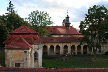 Nádvoří prelatury od severu (© Ivan Grisa, 08/2008)