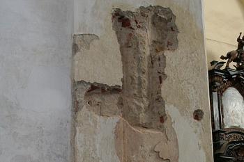 Osekané žebro gotické klenby severní boční lodi (© Ivan Grisa, 08/2008)