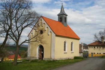 Kaple v Mnichovském Týnci (© Jiří Špaček, 04/2016)