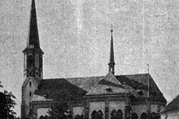 kostel od severovýchodu na počátku 20. století (© Antonín Podlaha: Posvátná místa království Českého; Díl 1. Vikariáty: Českobrodský, Černokostelecký, Mnichovický a Prosecký, Dědictví sv. Jana Nepomuckého, Praha 1907)
