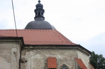 Presbytář od jihu ( © Ivan Grisa 08/2011)