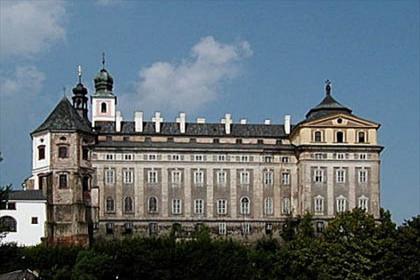 klášter benediktinů s kostelem sv. Vojtěcha