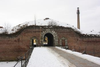 Horní vodní brána: pohled z předpolí ( © Ivan Grisa 02/2010)