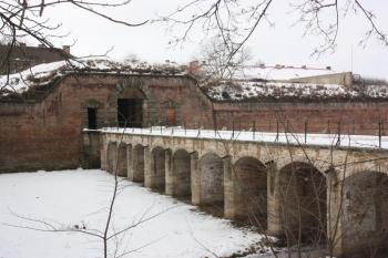 Dolní vodní brána: most přes příkop ( © Ivan Grisa 02/2010)